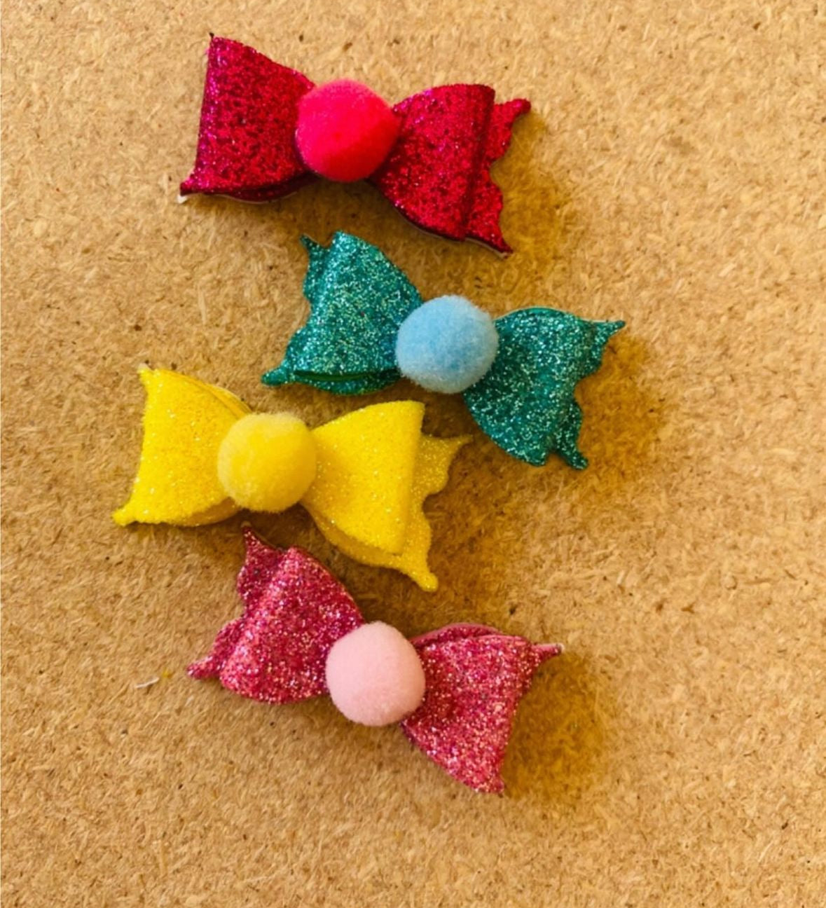 Small Pompom Bow