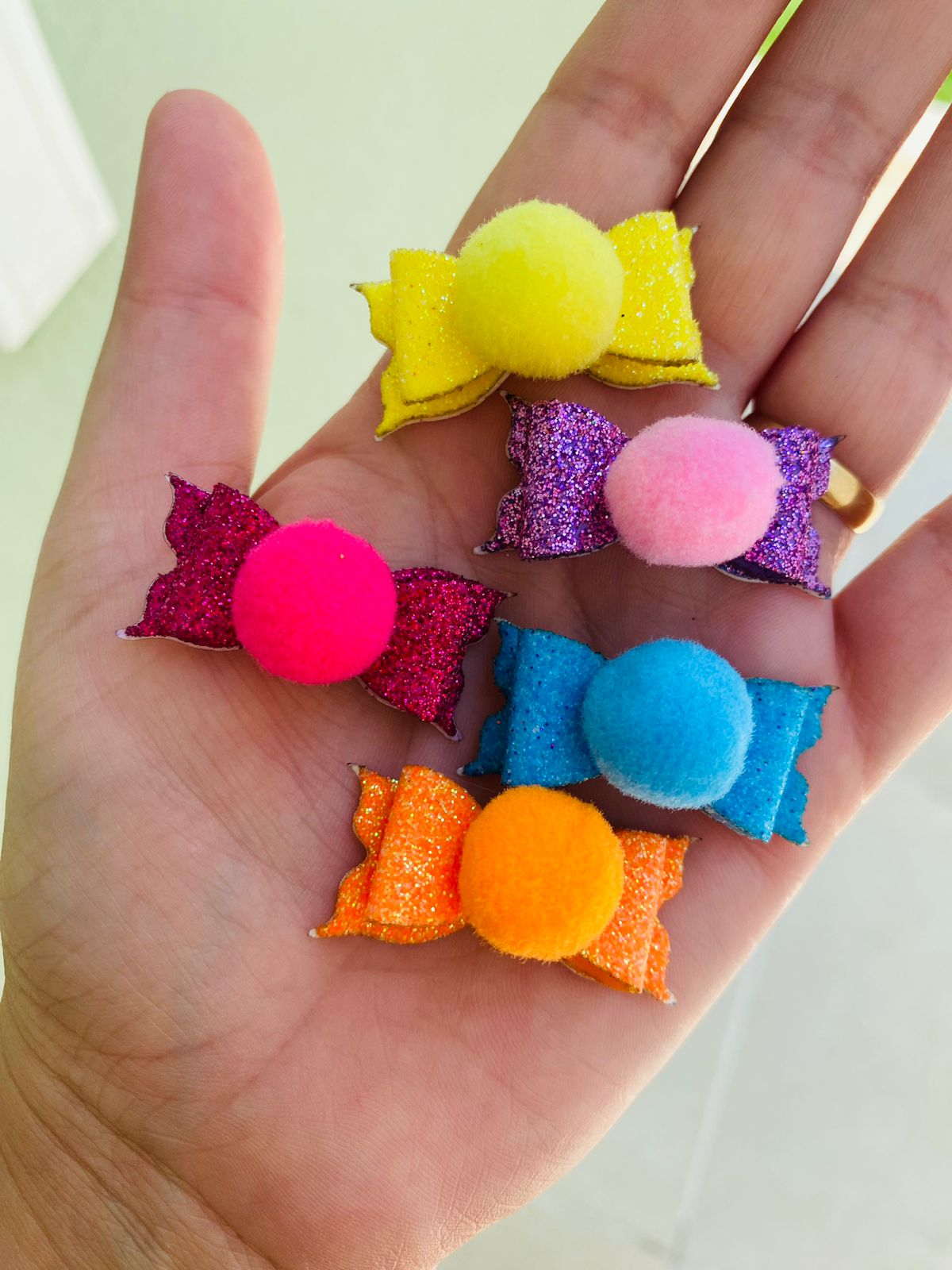 Medium Pompom - Bow